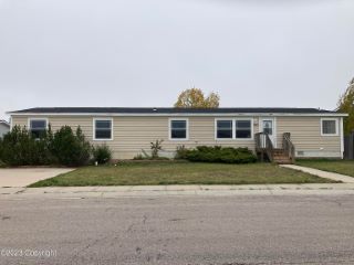 Foreclosed Home - 1600 LIMECREEK AVE, 82716