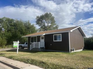 Foreclosed Home - 523 4TH ST, 82939