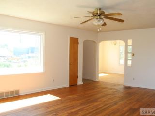 Foreclosed Home - 122 N EAST ST, 83213