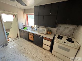 Foreclosed Home - 218 W 6TH S, 83445
