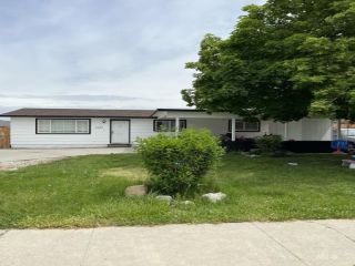 Foreclosed Home - 1411 HELENA DR, 83605