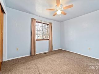 Foreclosed Home - 421 SUNNYSIDE DR, 83605