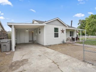 Foreclosed Home - 621 N 9TH AVE, 83605