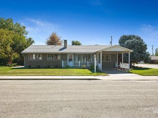 Foreclosed Home - 1003 E 3RD ST, 83617
