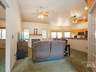 Foreclosed Home - 2027 S GULL COVE PL, 83642