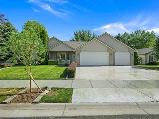 Foreclosed Home - 2833 E GREEN CANYON DR, 83642