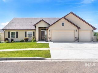 Foreclosed Home - 1263 N POWDER RIVER DR, 83644