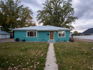 Foreclosed Home - 1117 N 6TH ST, 83661