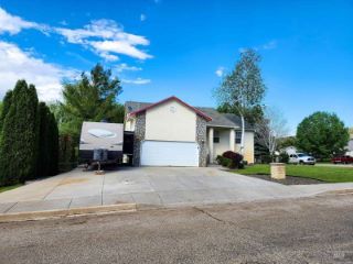 Foreclosed Home - 875 HUGHES DR, 83661