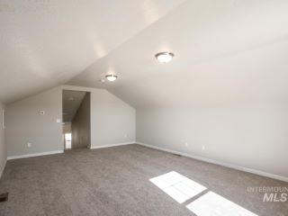 Foreclosed Home - 10088 W GLADIOLA ST, 83669