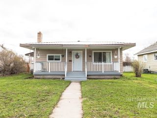 Foreclosed Home - 1130 W 4TH ST, 83672