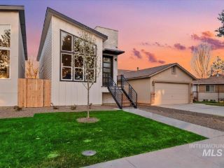 Foreclosed Home - 1420 S LONGMONT AVE, 83706
