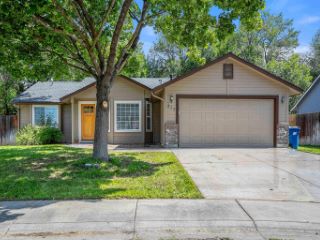 Foreclosed Home - 832 N DAMASK PL, 83713