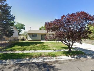 Foreclosed Home - 924 E CARNATION DR, 84094