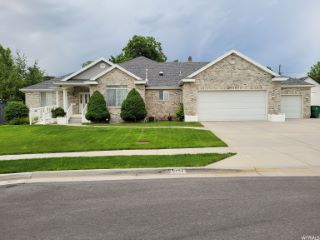 Foreclosed Home - 2733 E LOREDELL DR, 84117