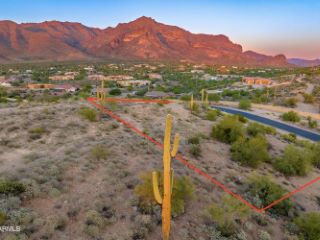 Foreclosed Home - 3152 S PETROGLYPH TRL, 85118