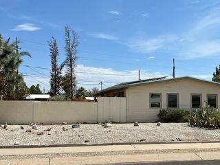 Foreclosed Home - 8332 E DESERT STEPPES DR, 85710