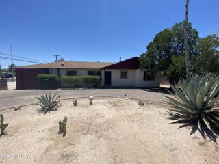 Foreclosed Home - 5458 E 8TH ST, 85711