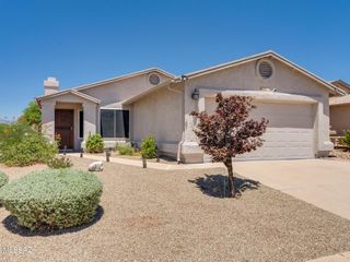 Foreclosed Home - 8817 E ROSE TREE ST, 85730
