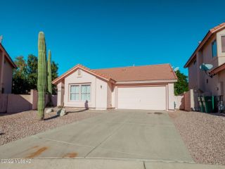 Foreclosed Home - 9961 N PONY PL, 85742