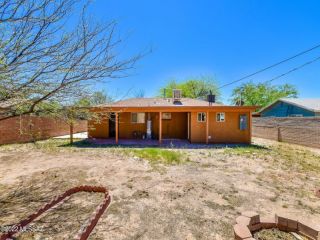 Foreclosed Home - 834 W CALLE MEDINA, 85756
