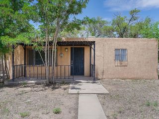 Foreclosed Home - 1903 BARCELONA RD SW, 87105