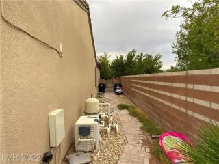 Foreclosed Home - 3405 SINGER LN, 89084