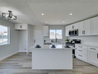 Foreclosed Home - 4646 POWELL AVE, 89121