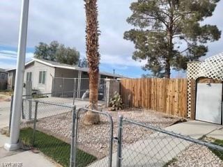 Foreclosed Home - 5988 CASTLEMONT AVE, 89156