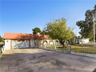 Foreclosed Home - 1704 CASTLEBERRY LN, 89156