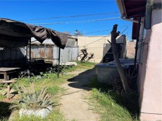 Foreclosed Home - 1471 E 41ST PL, 90011