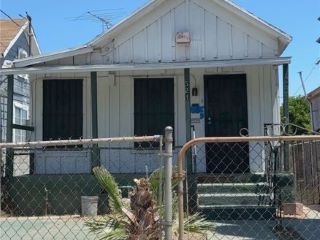 Foreclosed Home - 521 E 23RD ST, 90011