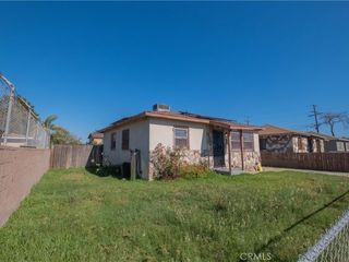 Foreclosed Home - 1012 S WILLOWBROOK AVE, 90220