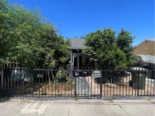 Foreclosed Home - 829 W PLUM ST, 90222