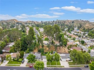 Foreclosed Home - 27482 SANTA CLARITA RD, 91350