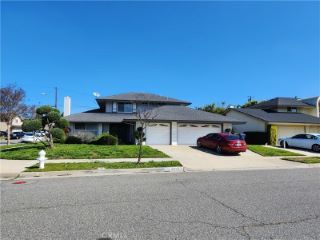 Foreclosed Home - 8803 HUMMINGBIRD AVE, 92708