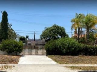 Foreclosed Home - 1741 N BALLAD DR, 92807