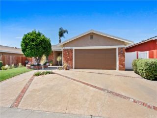 Foreclosed Home - 1025 E CHALYNN AVE, 92866