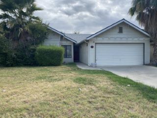 Foreclosed Home - 640 N CRENSHAW CT, 93291