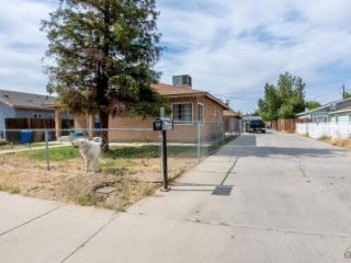 Foreclosed Home - 700 E 3RD ST, 93307