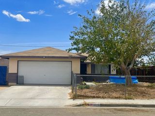 Foreclosed Home - 1029 W MARIPOSA AVE, 93555