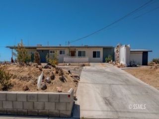 Foreclosed Home - 1009 W LAS FLORES AVE, 93555