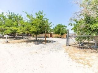 Foreclosed Home - 1407 N INDIAN WELLS ST, 93555