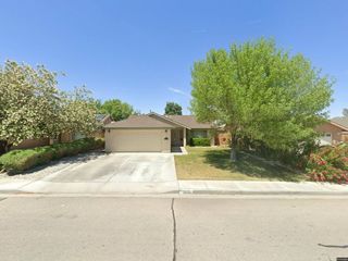Foreclosed Home - 922 W BATAAN AVE, 93555