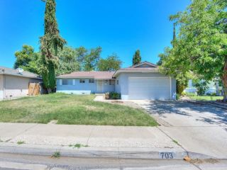 Foreclosed Home - 703 W ASHCROFT AVE, 93612