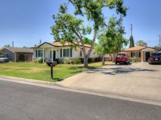 Foreclosed Home - 559 W MESA AVE, 93612