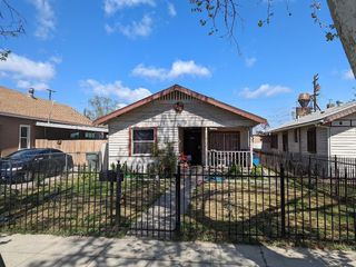 Foreclosed Home - 1905 E TYLER AVE, 93701