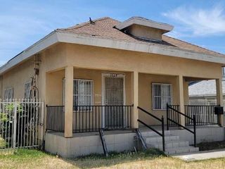 Foreclosed Home - 2624 E OLIVE AVE, 93701