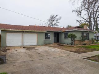 Foreclosed Home - 4611 E WOODWARD AVE, 93702