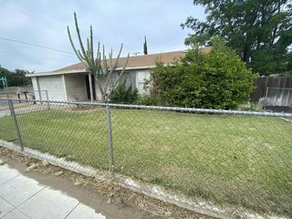 Foreclosed Home - 1261 N CEDAR AVE, 93703